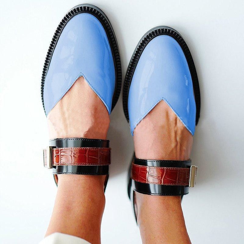 Women's belt buckle sandals