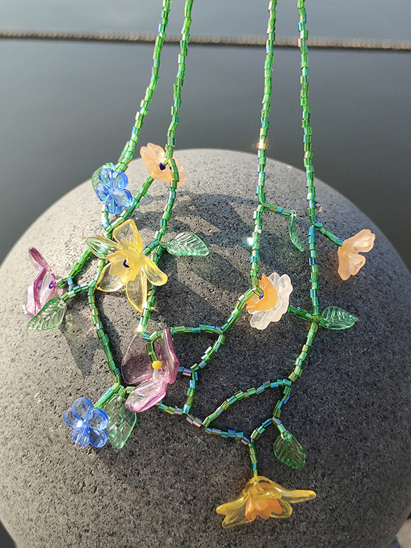 Colorful resin flower necklace