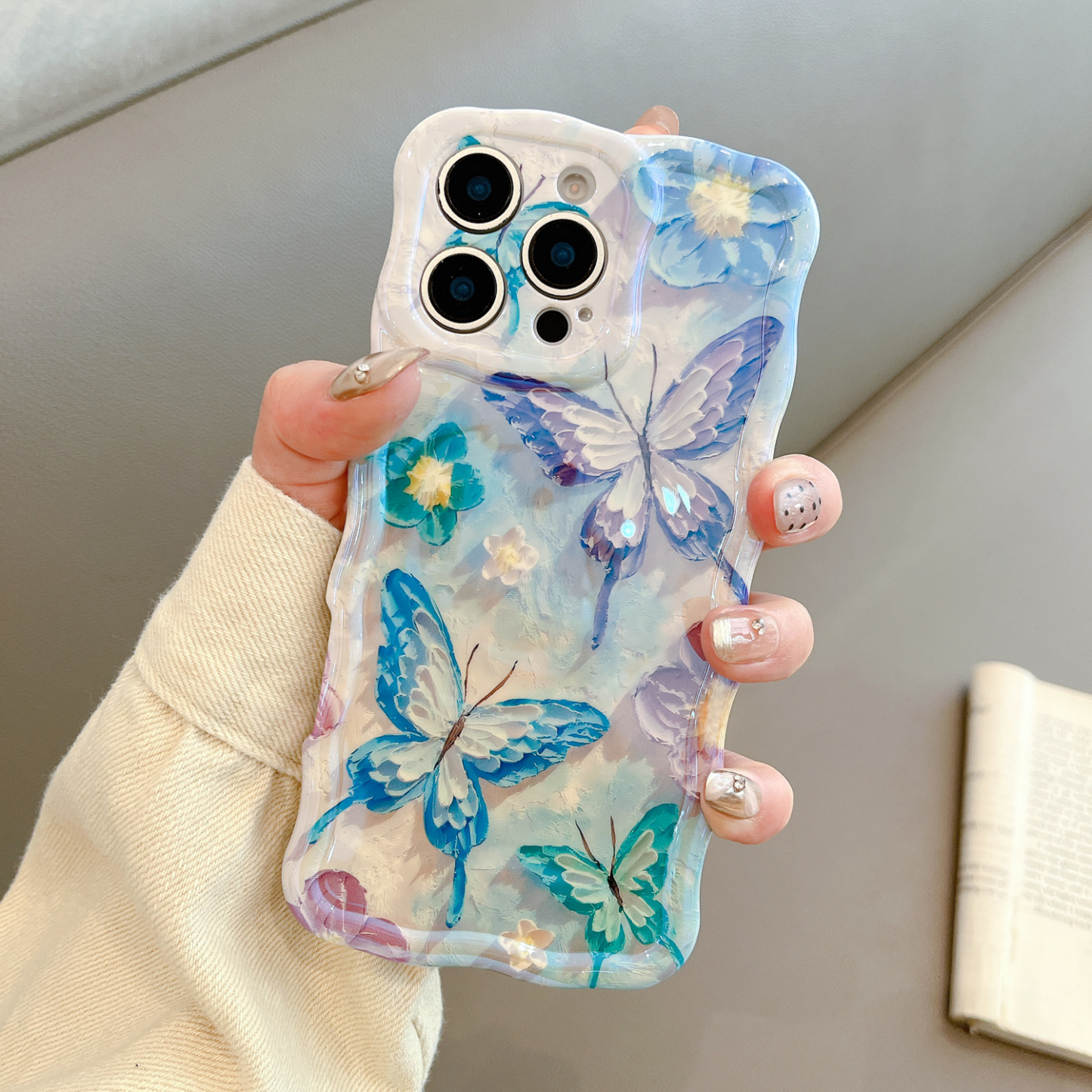 Twist flower phone case