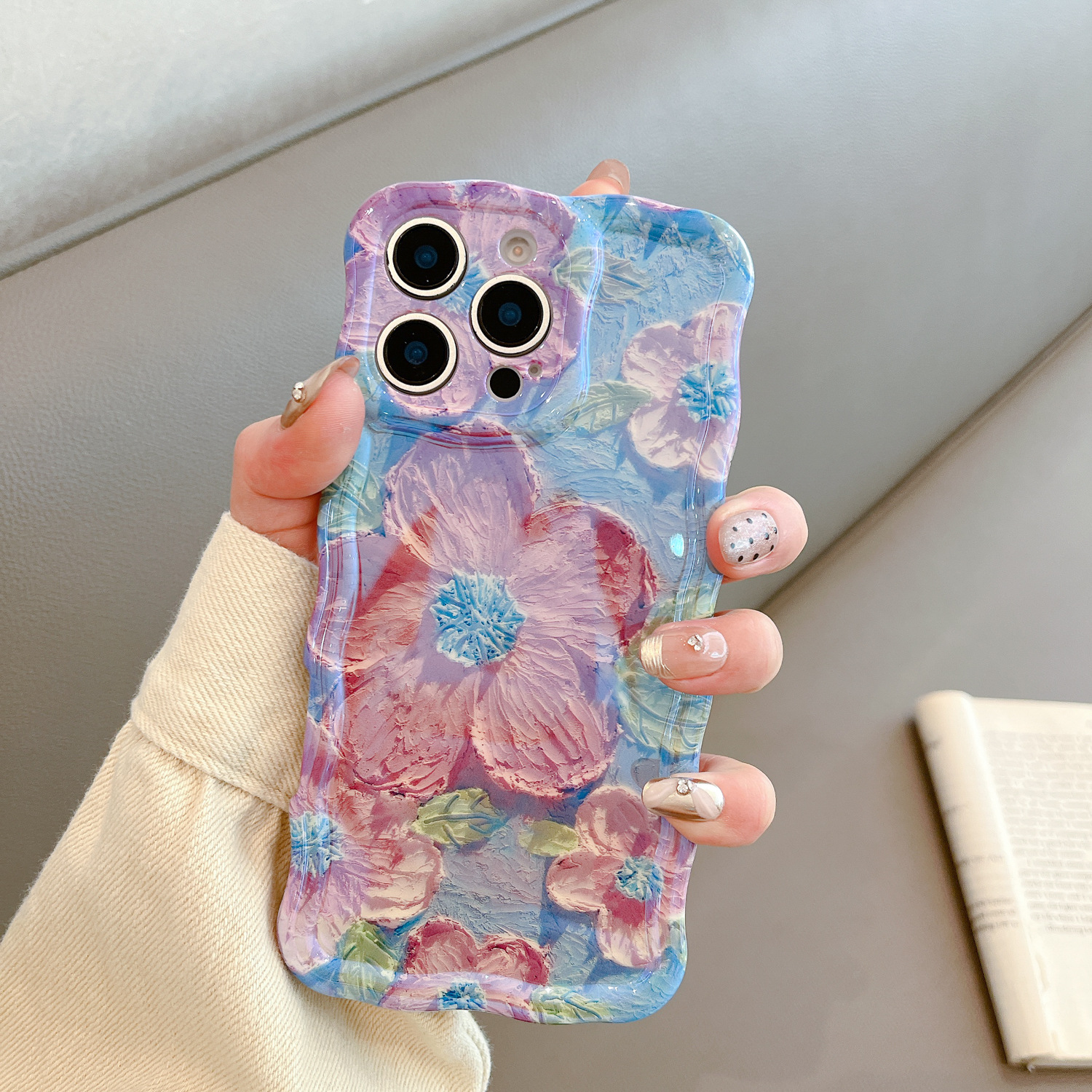 Twist flower phone case