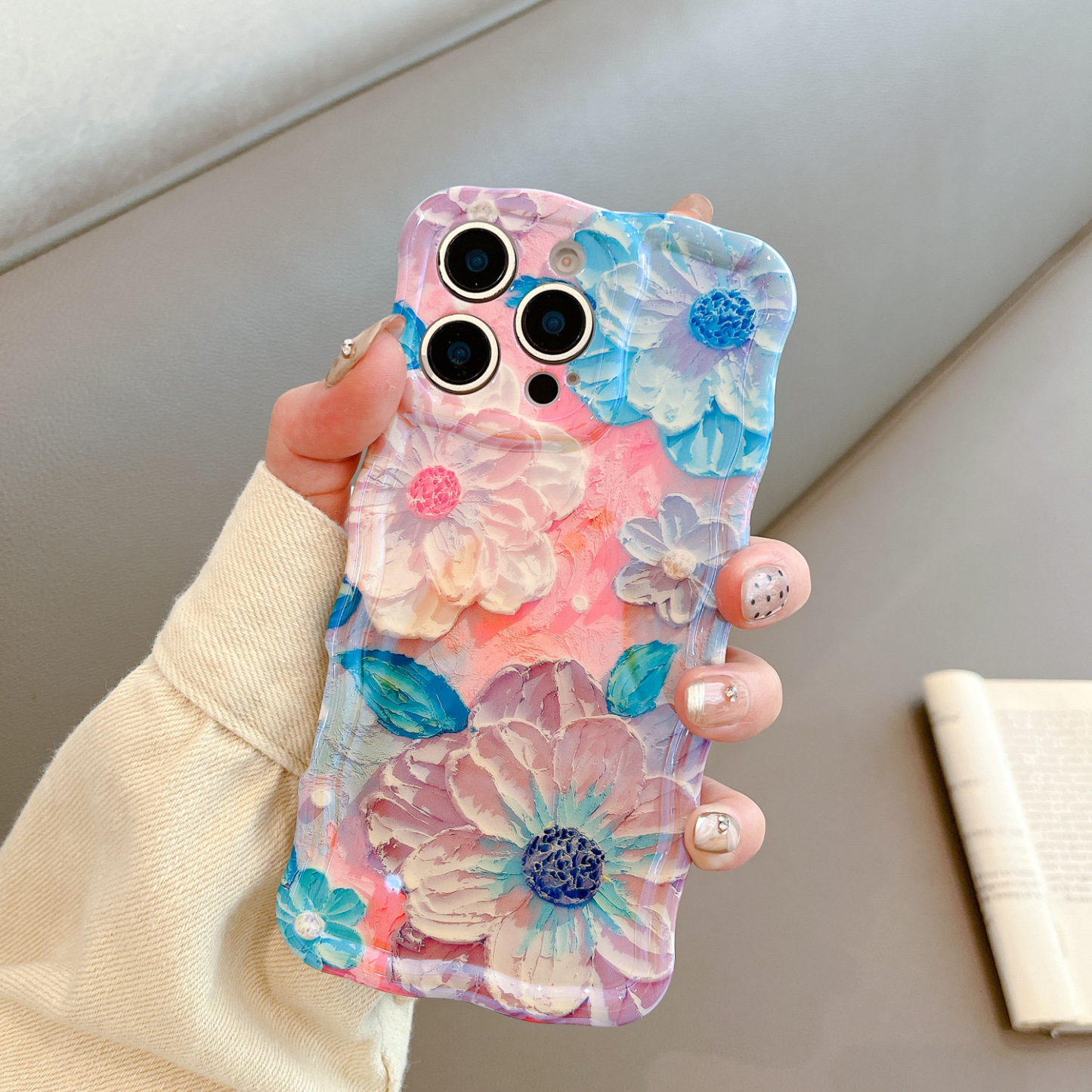 Twist flower phone case