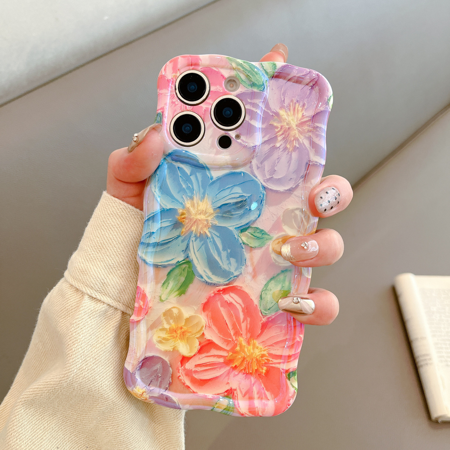 Twist flower phone case