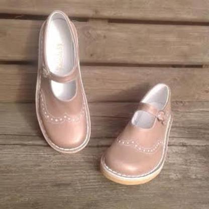 Flat-soled shallow round-toe buckled shoes for women