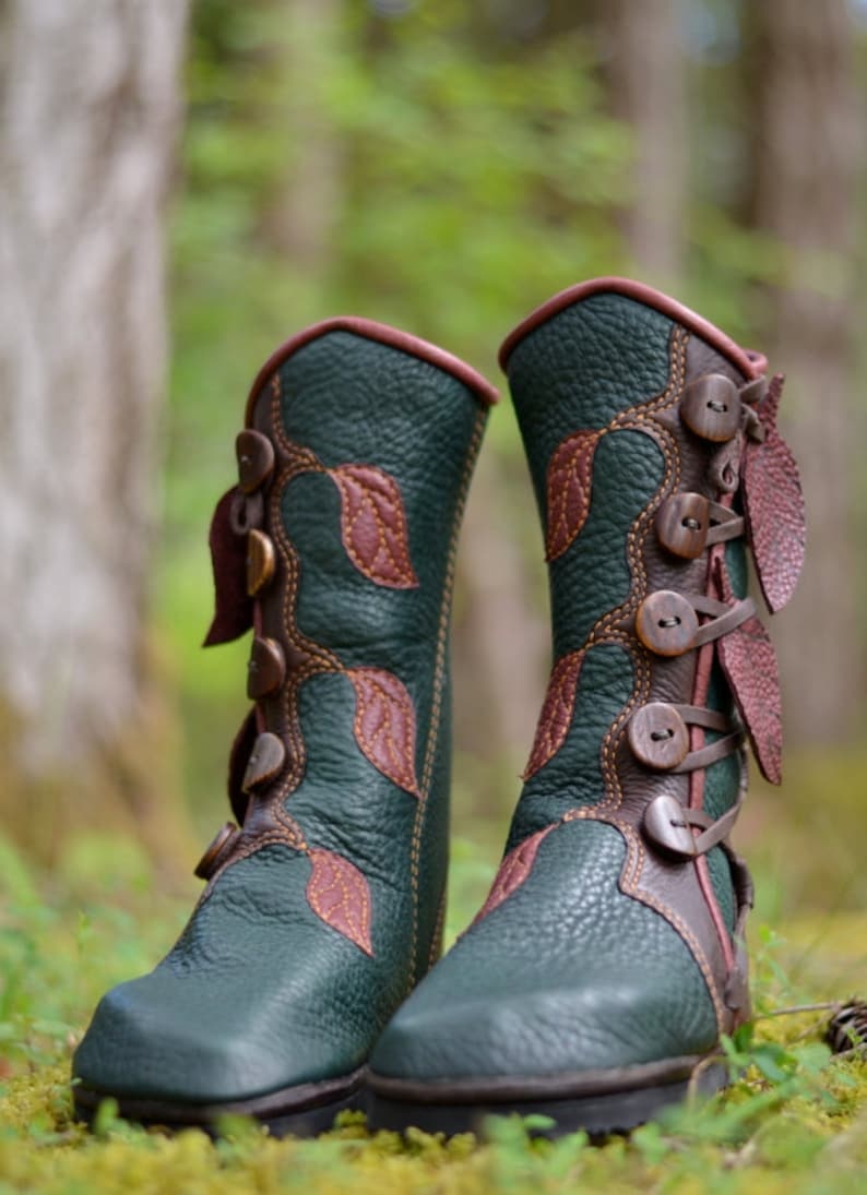 Embroidered flat boots for women, fashionable, versatile and warm