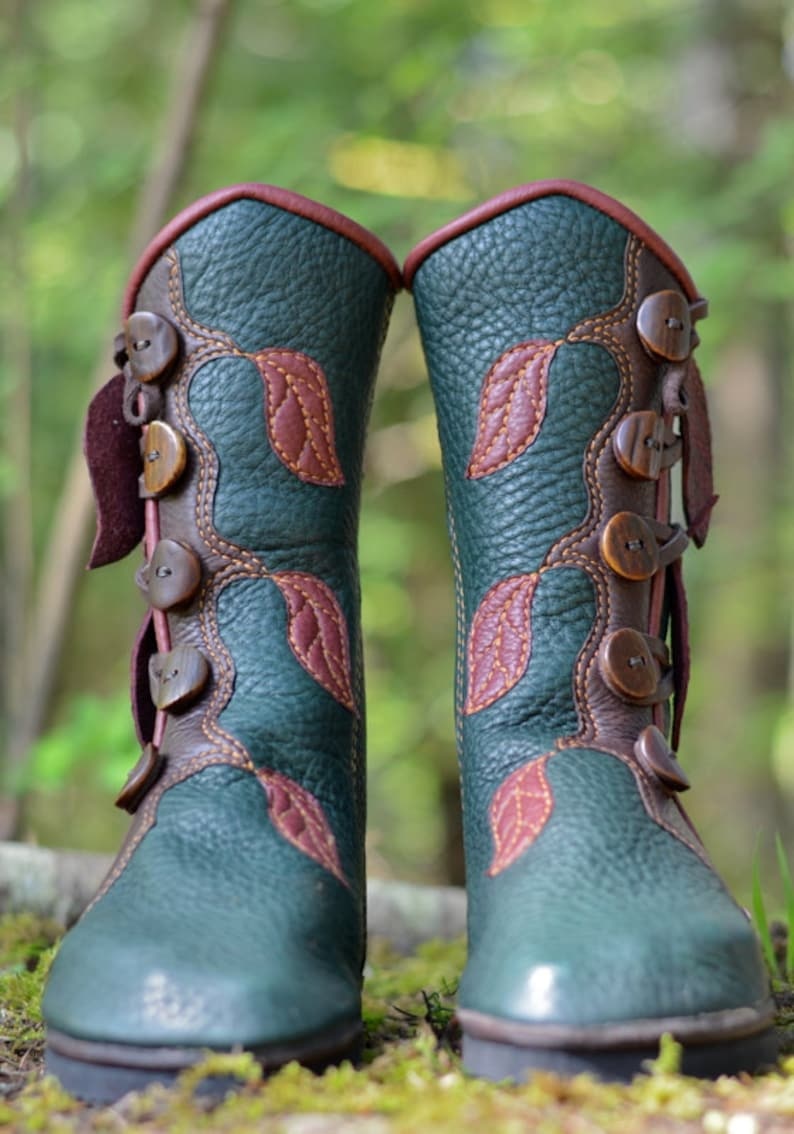 Embroidered flat boots for women, fashionable, versatile and warm