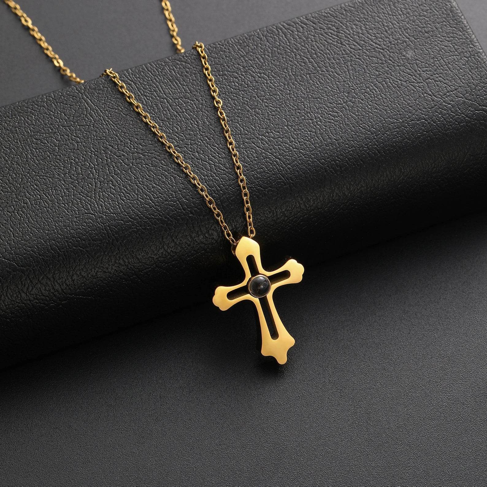 Eternal Love Projection Necklace – A Timeless Symbol of Devotion