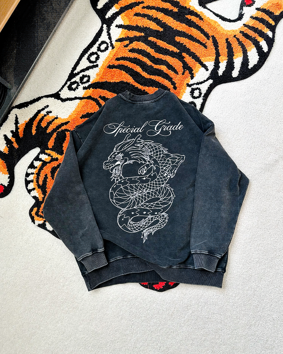 RAINBOW DRAGON WASHED CREWNECK