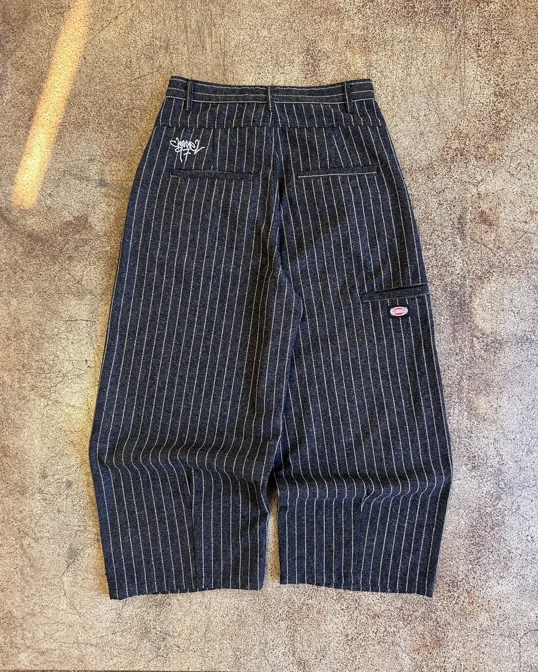 CANVAS STRIPED PLEATED TROUSERS