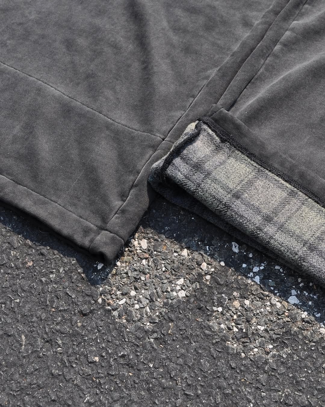 LAZY PLAID SWEATS