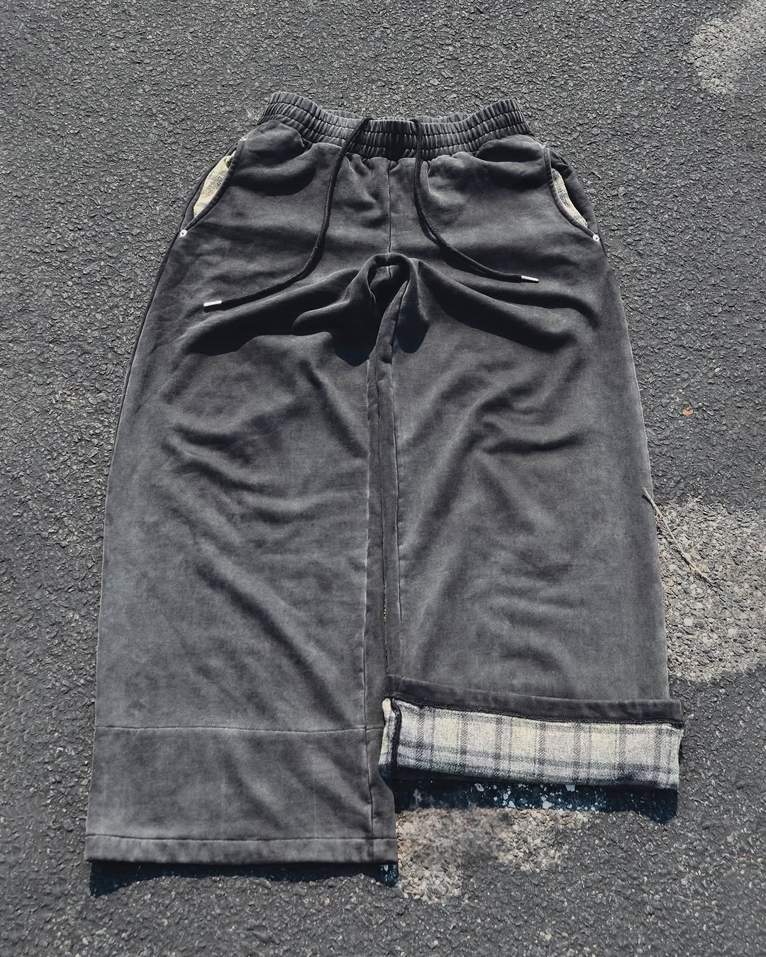 LAZY PLAID SWEATS