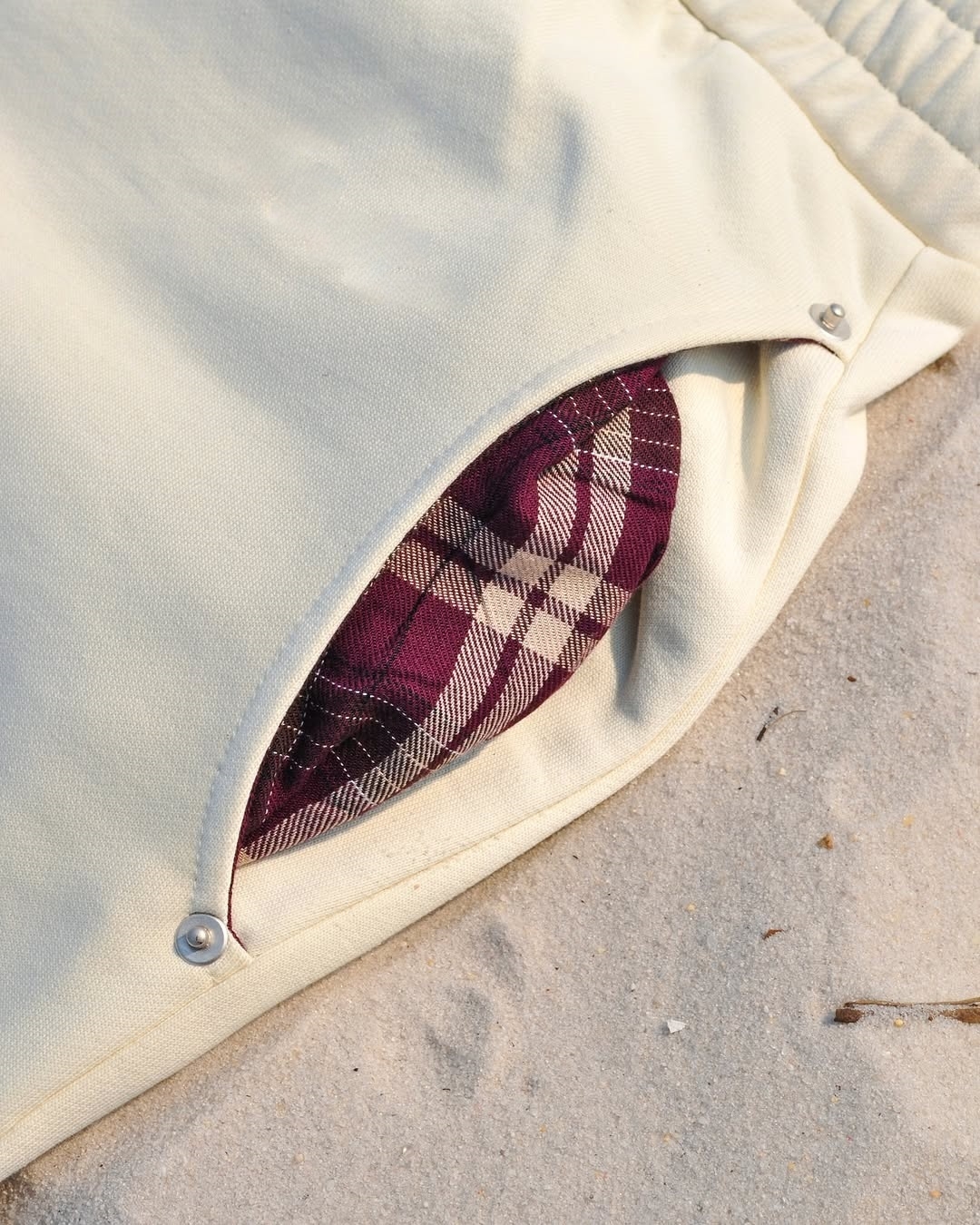 LAZY PLAID SWEATS