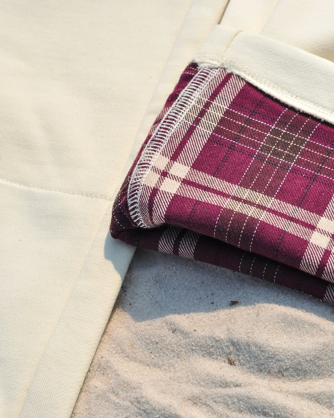 LAZY PLAID SWEATS