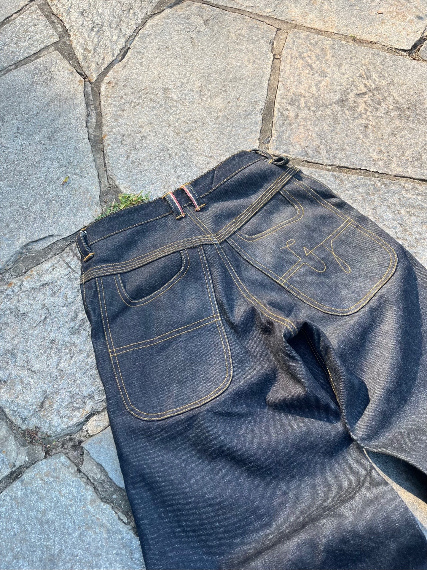 Pleated jeans