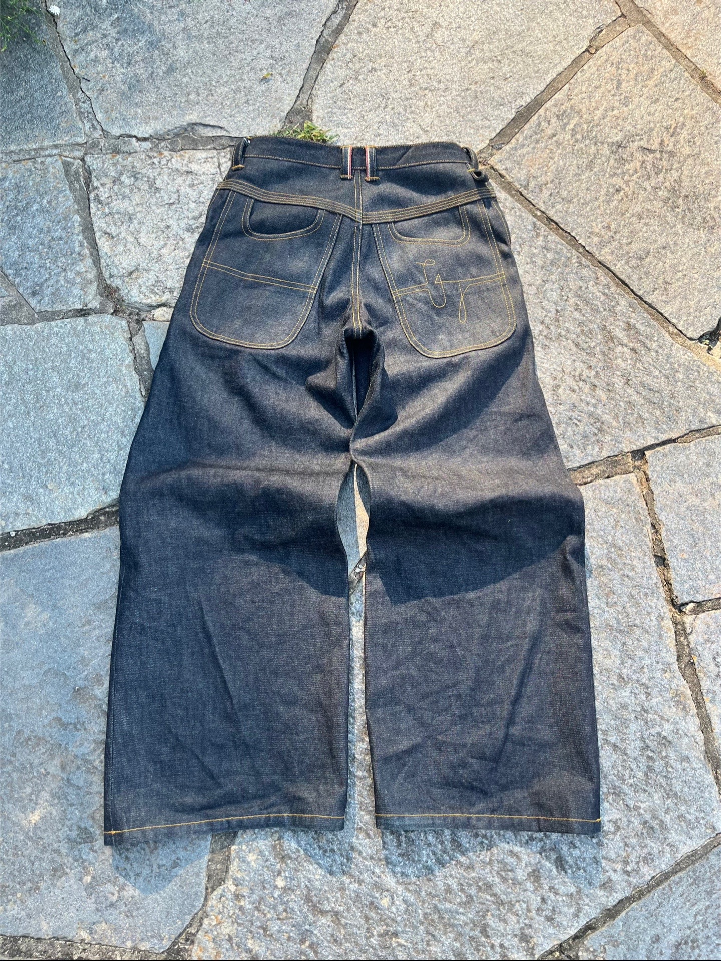 Pleated jeans