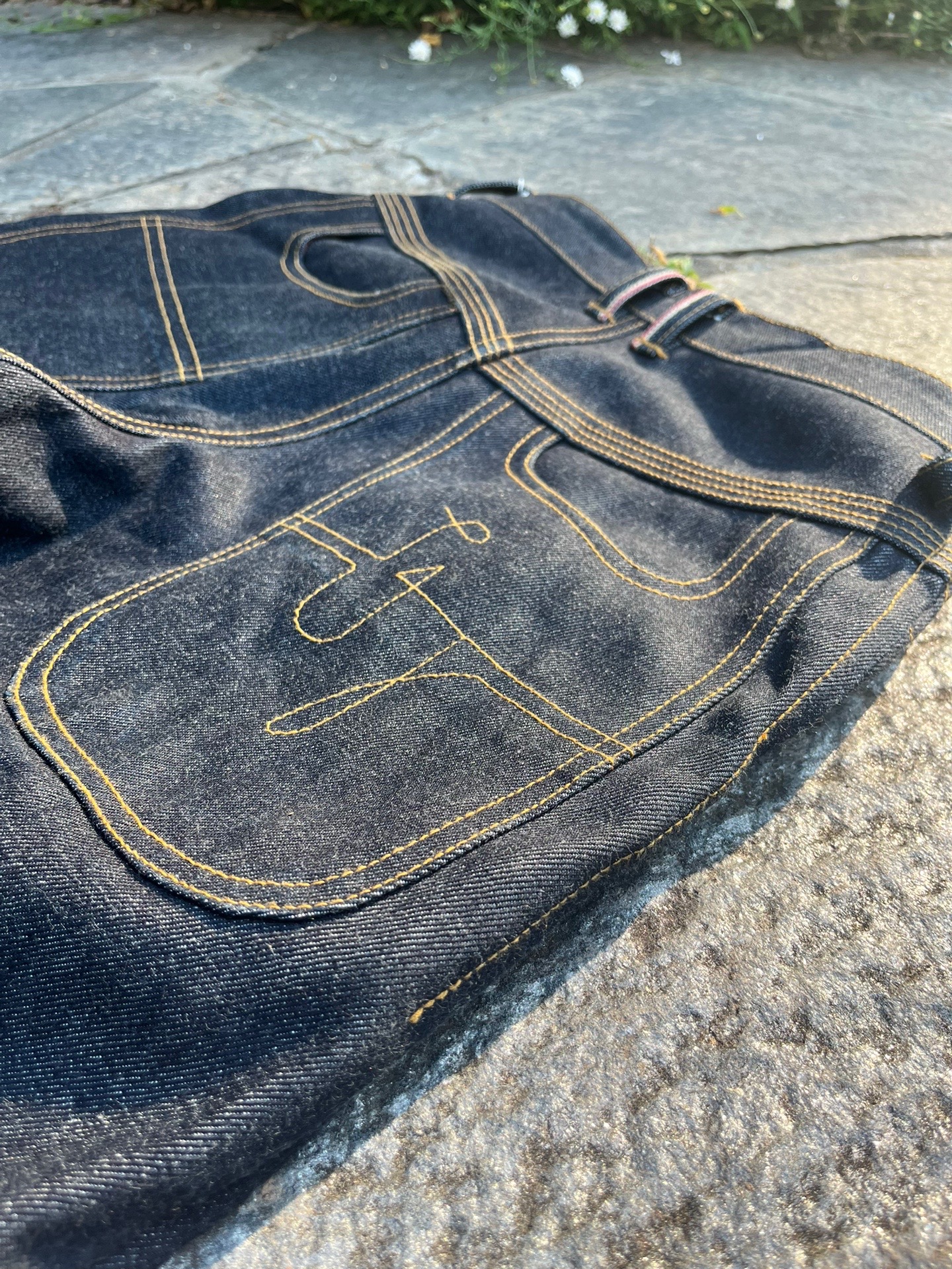 Pleated jeans