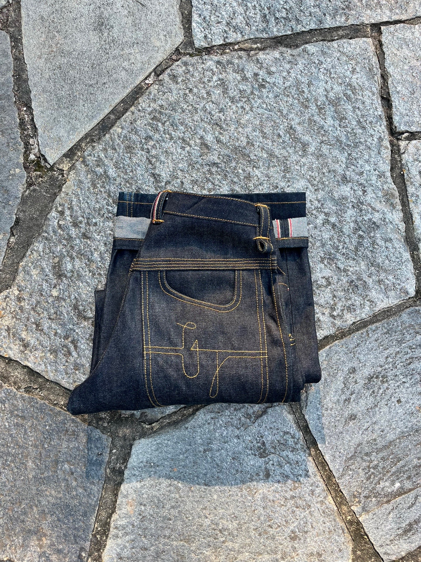 Pleated jeans