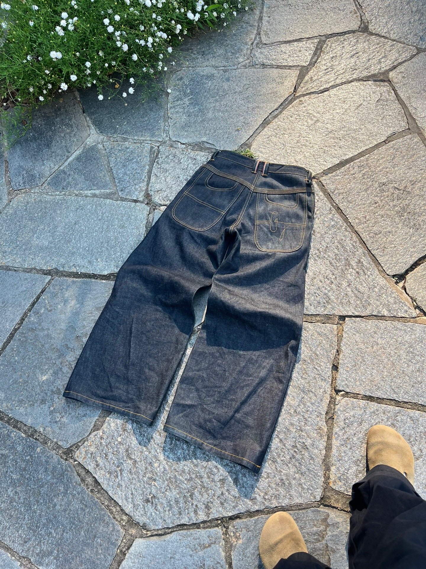 Pleated jeans