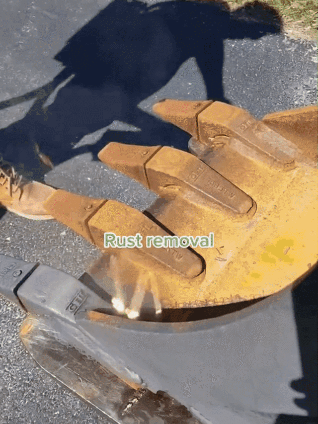 CZ2-Ruční pulzní laserový čistič na rez, barvu, pryskyřici, mastné nečistoty, nátěry, odstraňování pokovování