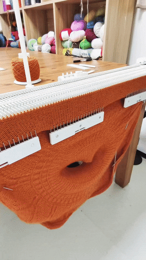 CZ_Přenosný domácí pletací stroj pro ruční pletení svetrů, kardiganů, ponožek, šál, čepic, šál, dek a doplňků. Vhodný pro začátečníky, kompatibilní s přízí a bez nutnosti elektřiny.