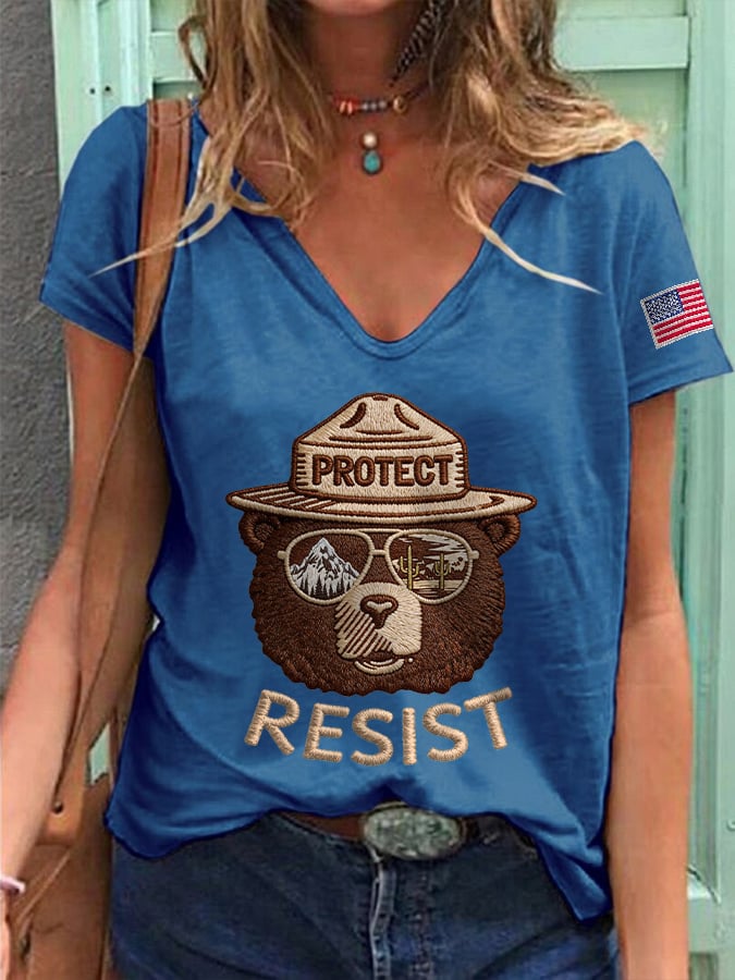 V-Neck Retro Protect And Resist Print T-Shirt