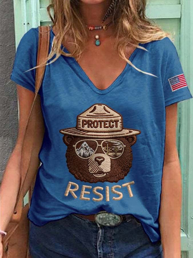 V-Neck Retro Protect And Resist Print T-Shirt