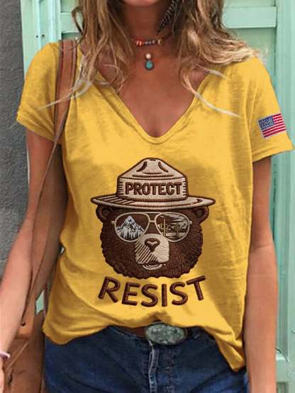 V-Neck Retro Protect And Resist Print T-Shirt