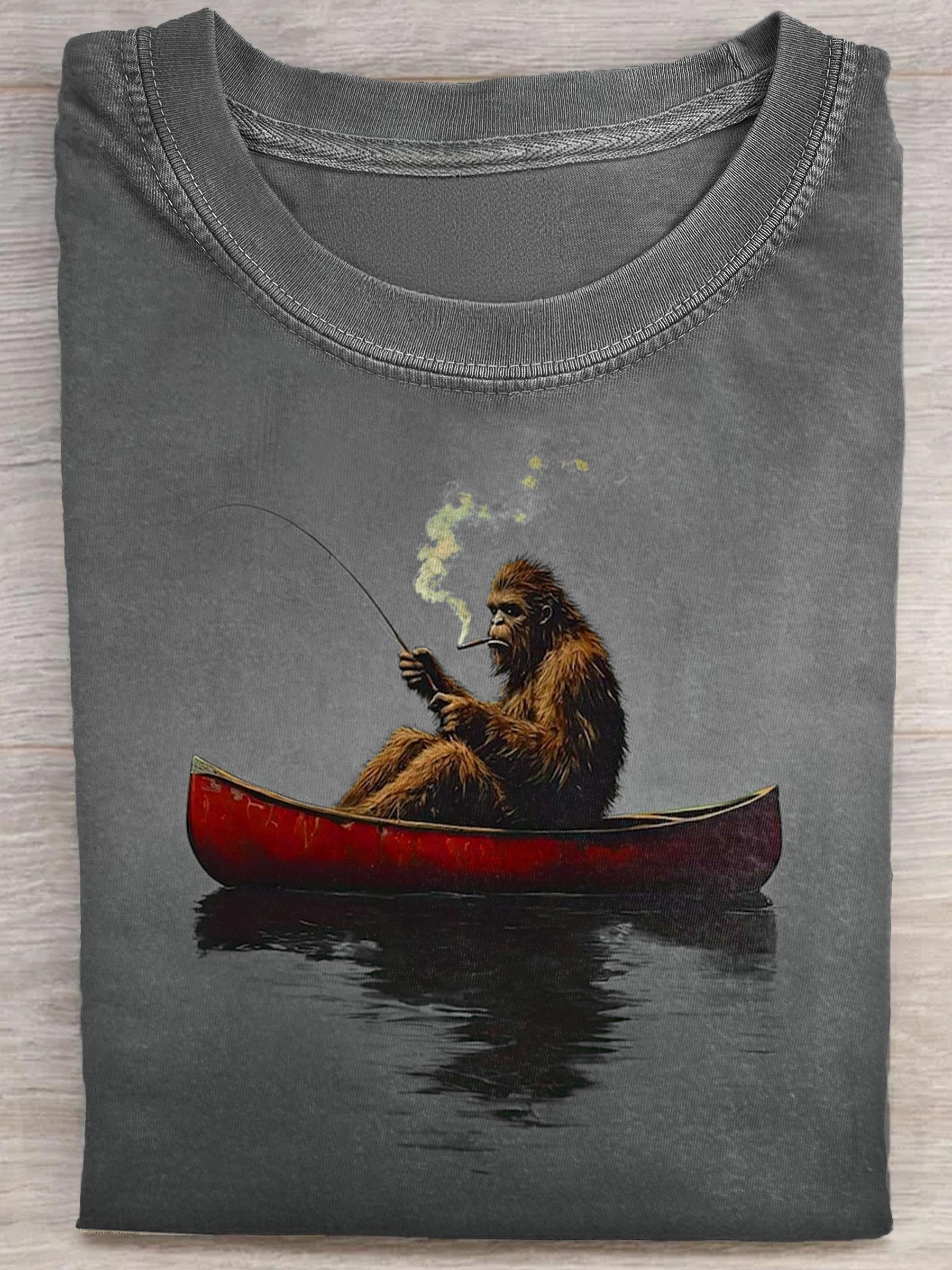 Bigfoot on a Red Canoe Fishing Retro Art Print Casaul Short Sleeve T-shirt