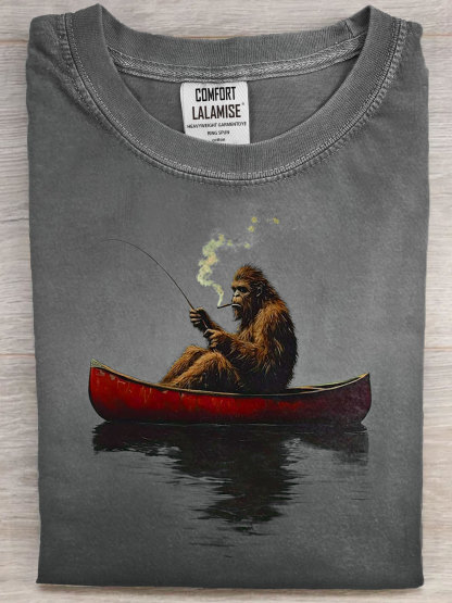 Bigfoot on a Red Canoe Fishing Retro Art Print Casaul Short Sleeve T-shirt