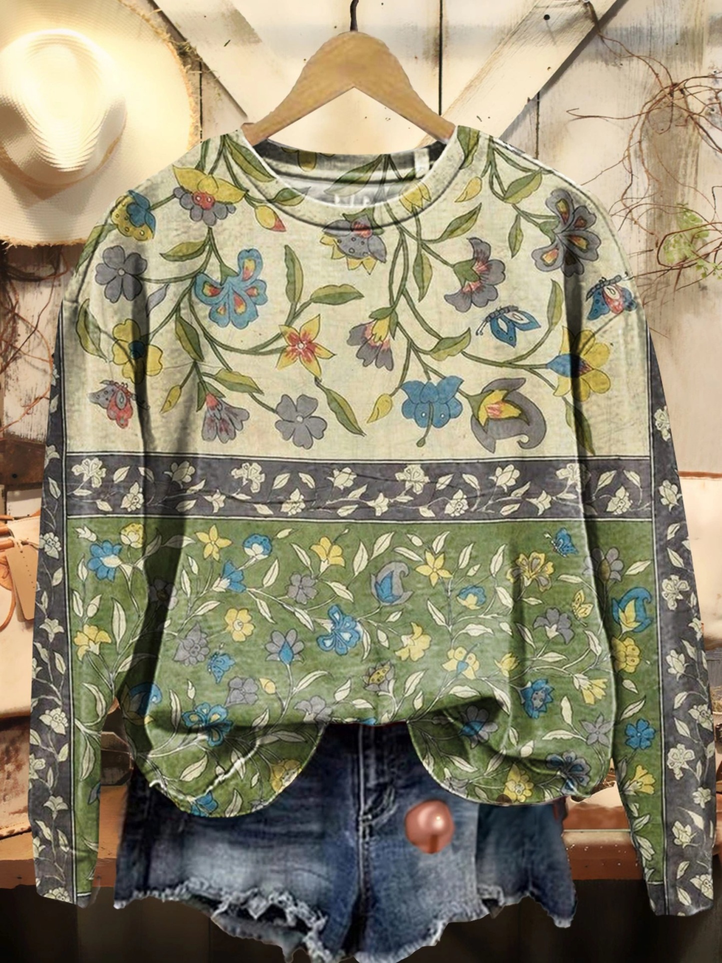 Women's Retro Floral Pattern Artistic Print Casual Round Neck Long Sleeve T-Shirt