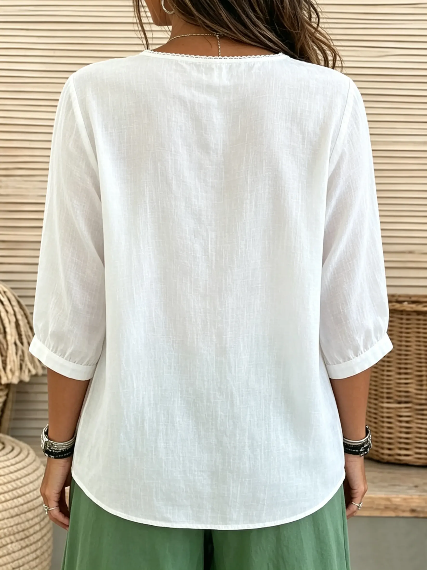 Women's Solid Color Floral Lace Trim V-Neck 3/4 Sleeve Top