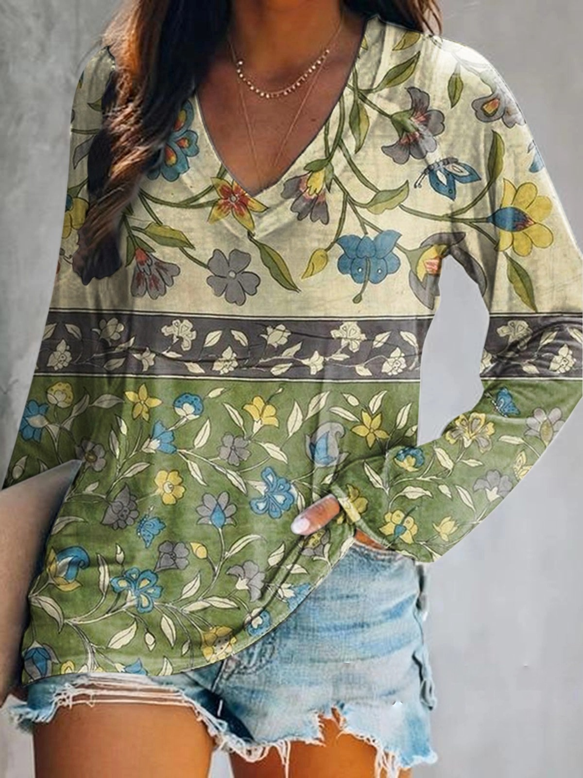 Women's Retro Floral Pattern Artistic Print Casual Round Neck Long Sleeve T-Shirt