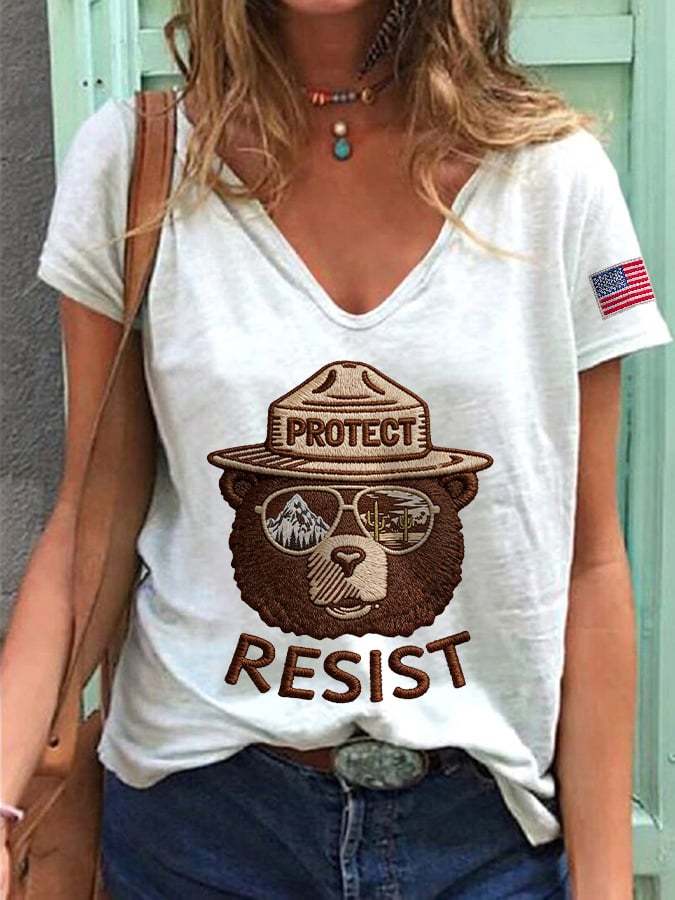 V-Neck Retro Protect And Resist Print T-Shirt