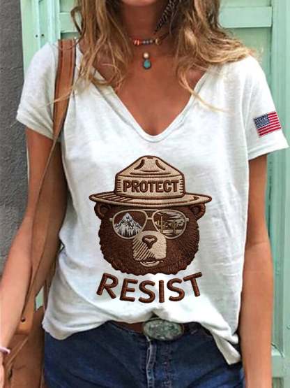 V-Neck Retro Protect And Resist Print T-Shirt