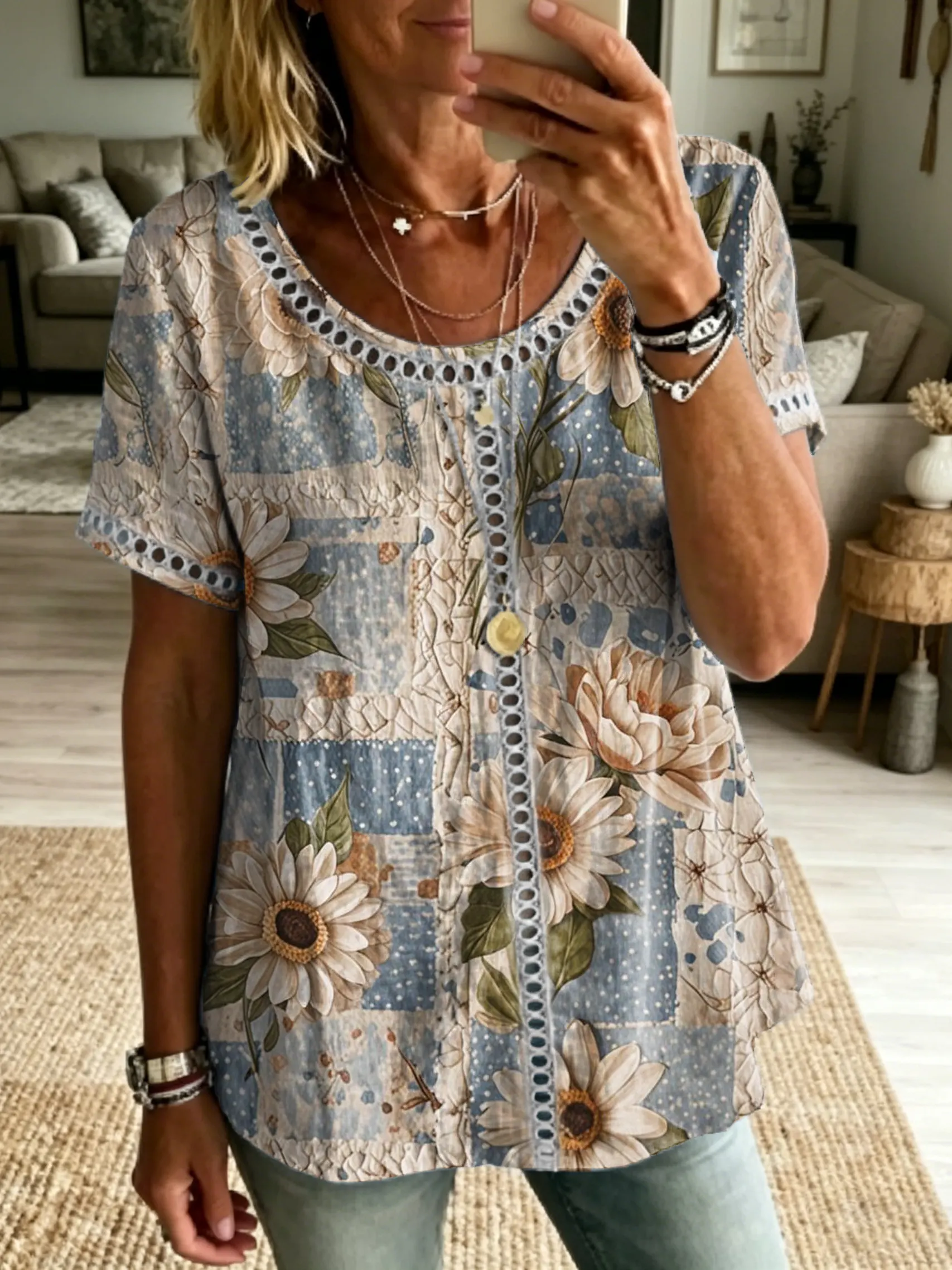 Women's Short-sleeve Casual Round-neck T-shirt With Artistic Daisy Print And Cutout Design