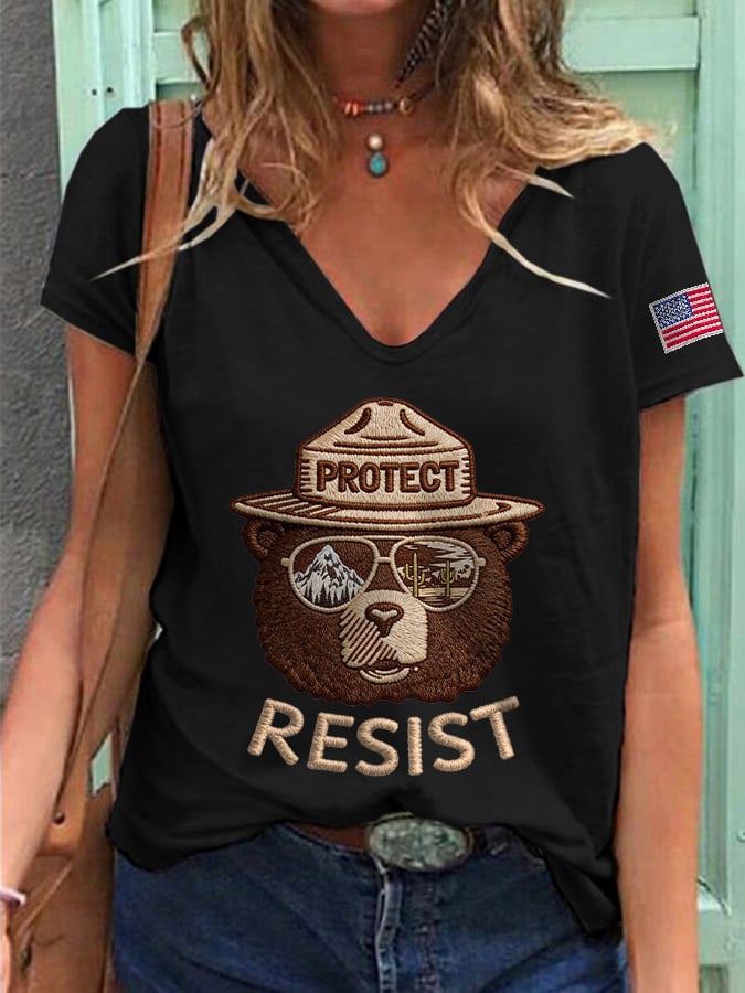 V-Neck Retro Protect And Resist Print T-Shirt