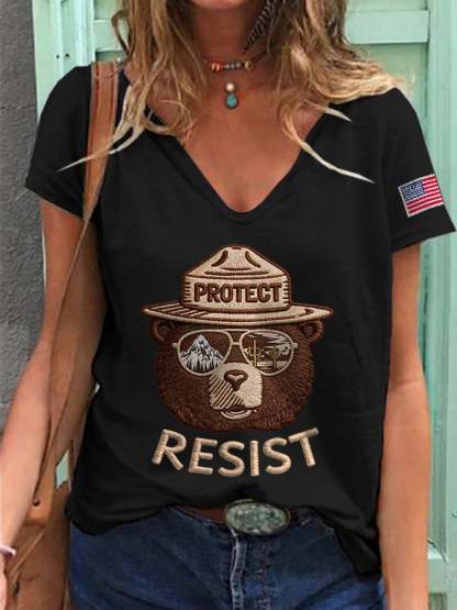 V-Neck Retro Protect And Resist Print T-Shirt