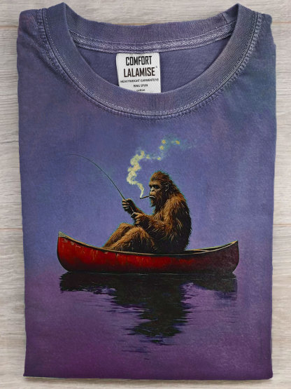 Bigfoot on a Red Canoe Fishing Retro Art Print Casaul Short Sleeve T-shirt