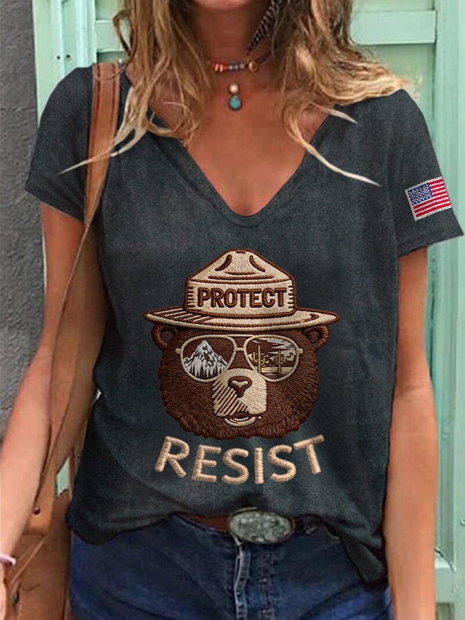 V-Neck Retro Protect And Resist Print T-Shirt