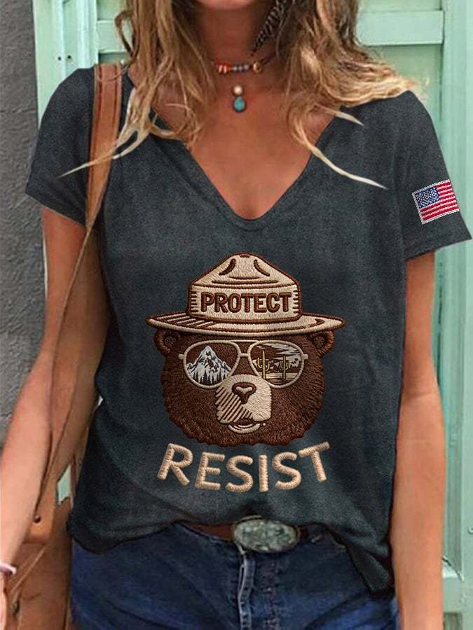V-Neck Retro Protect And Resist Print T-Shirt