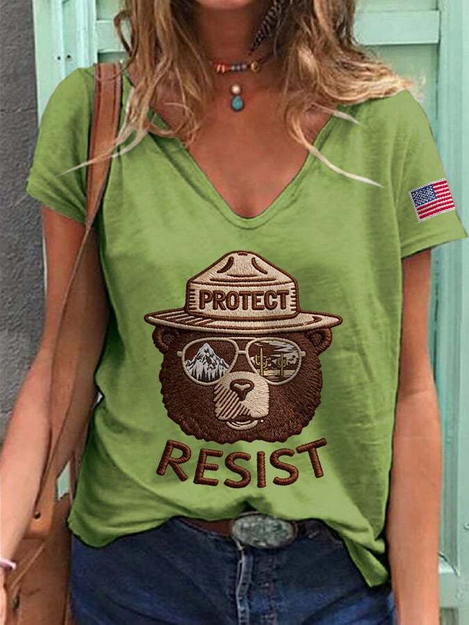 V-Neck Retro Protect And Resist Print T-Shirt