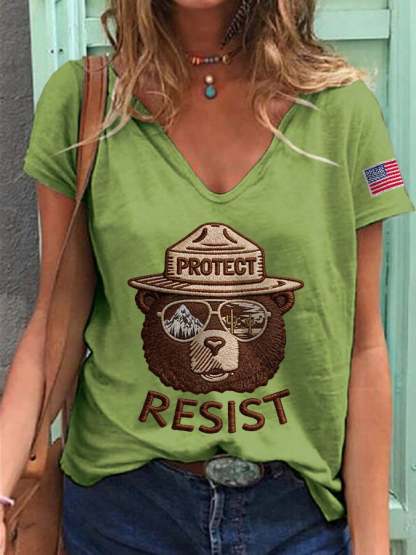 V-Neck Retro Protect And Resist Print T-Shirt