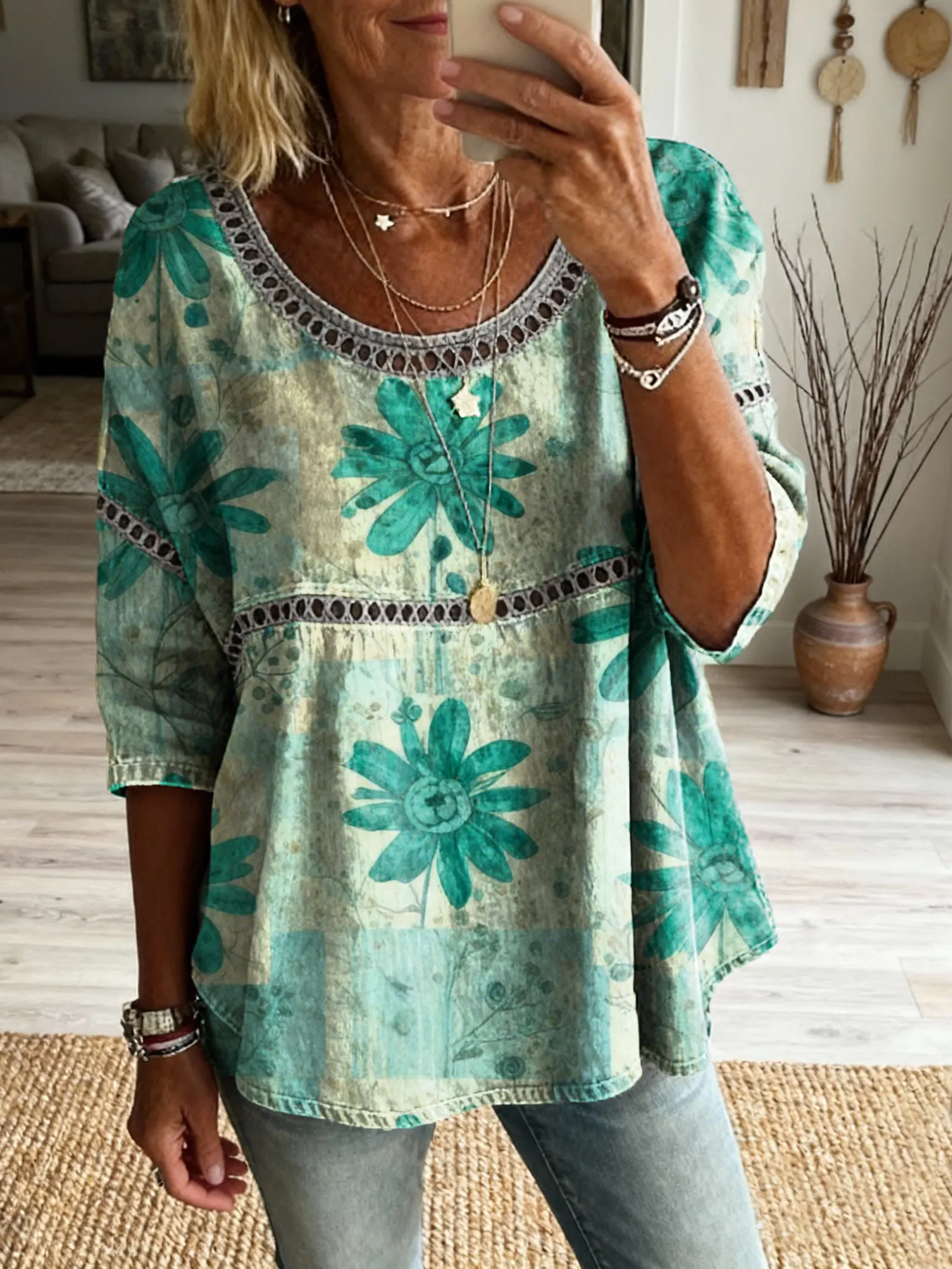 🌸Women's Bohemian Vintage Floral Art Print Casual Round Neck Cutout Top