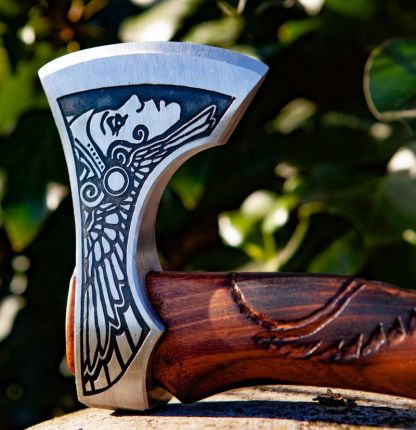 Ručně vyrobená kempingová sekera Viking s 3letou zárukou