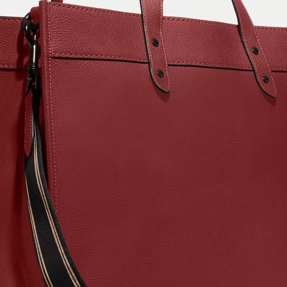 Coathtch Field Tote 40 With Coathtth Badge