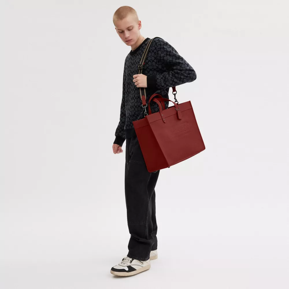 Coathtch Field Tote 40 With Coathtth Badge