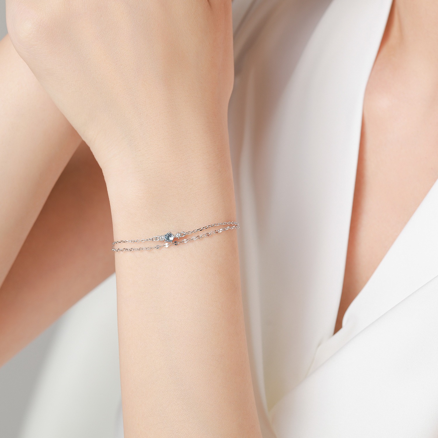 Ice blue round zircon bracelet