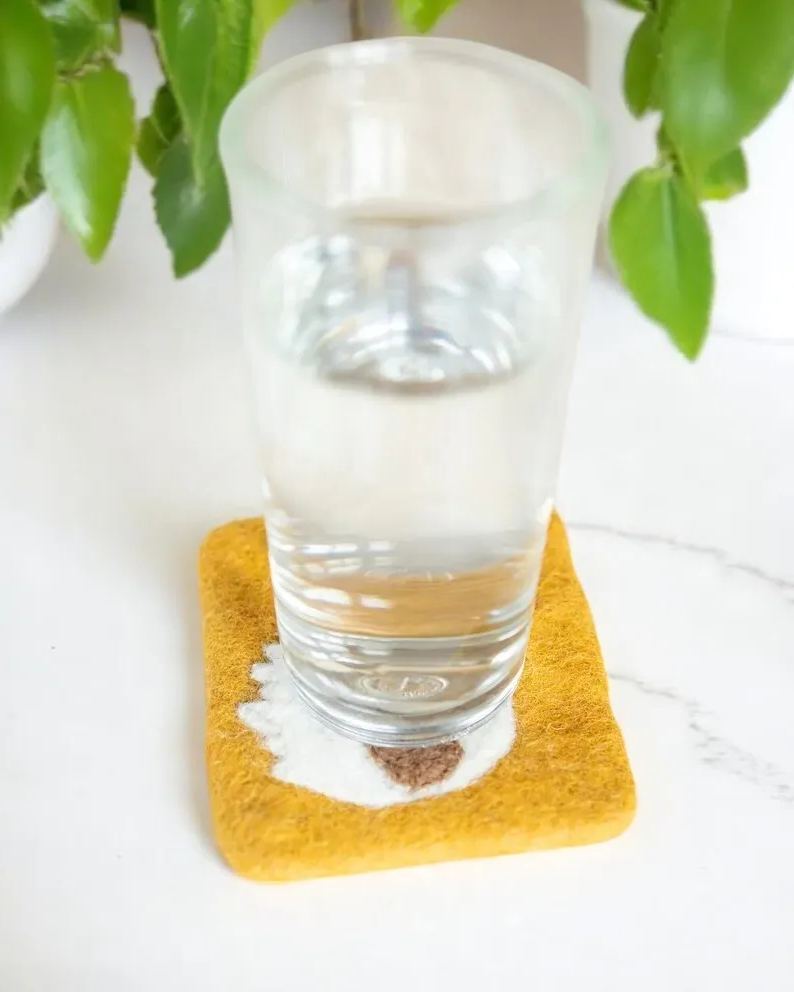 Elegant Swan Absorbent Wool Felted Coaster