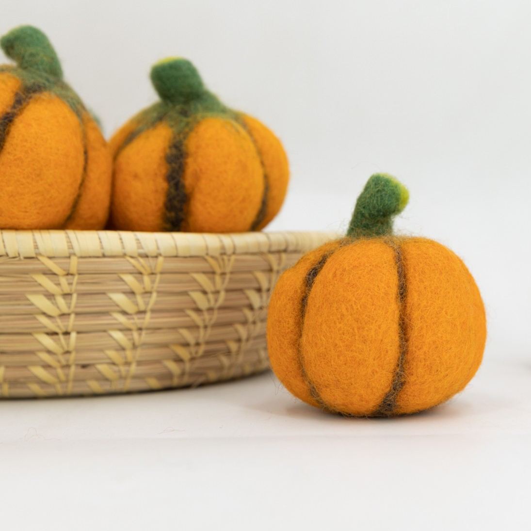 https://img-va.myshopline.com/image/store/1743649174005/6cm-needle-felted-pumpkins-(1).jpeg?w=1500&h=1125
