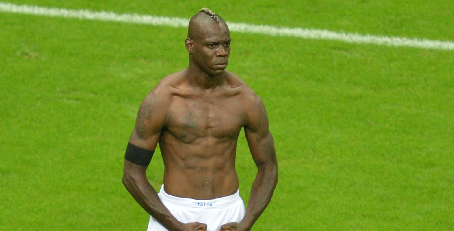 Balotelli&rsquo;s Famous Pose after Italy&rsquo;s EuroCup Victory