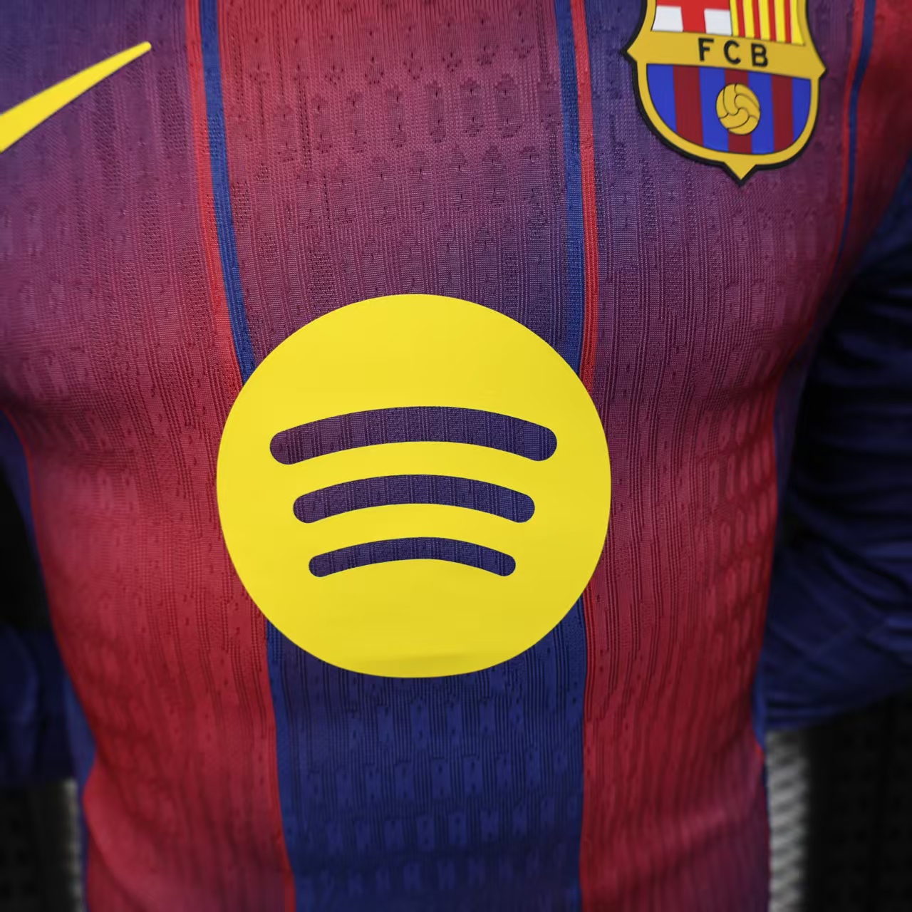 2025/2026 Long Sleeve Player Version Barcelona Home Football Shirt 1:1 Thai Quality